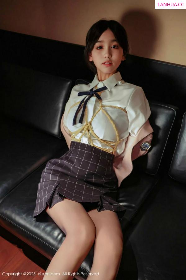   [XiuRen]高清写真图 2025.02.28 No.9949 奶芙乔乔 美腿黑丝第27张图片